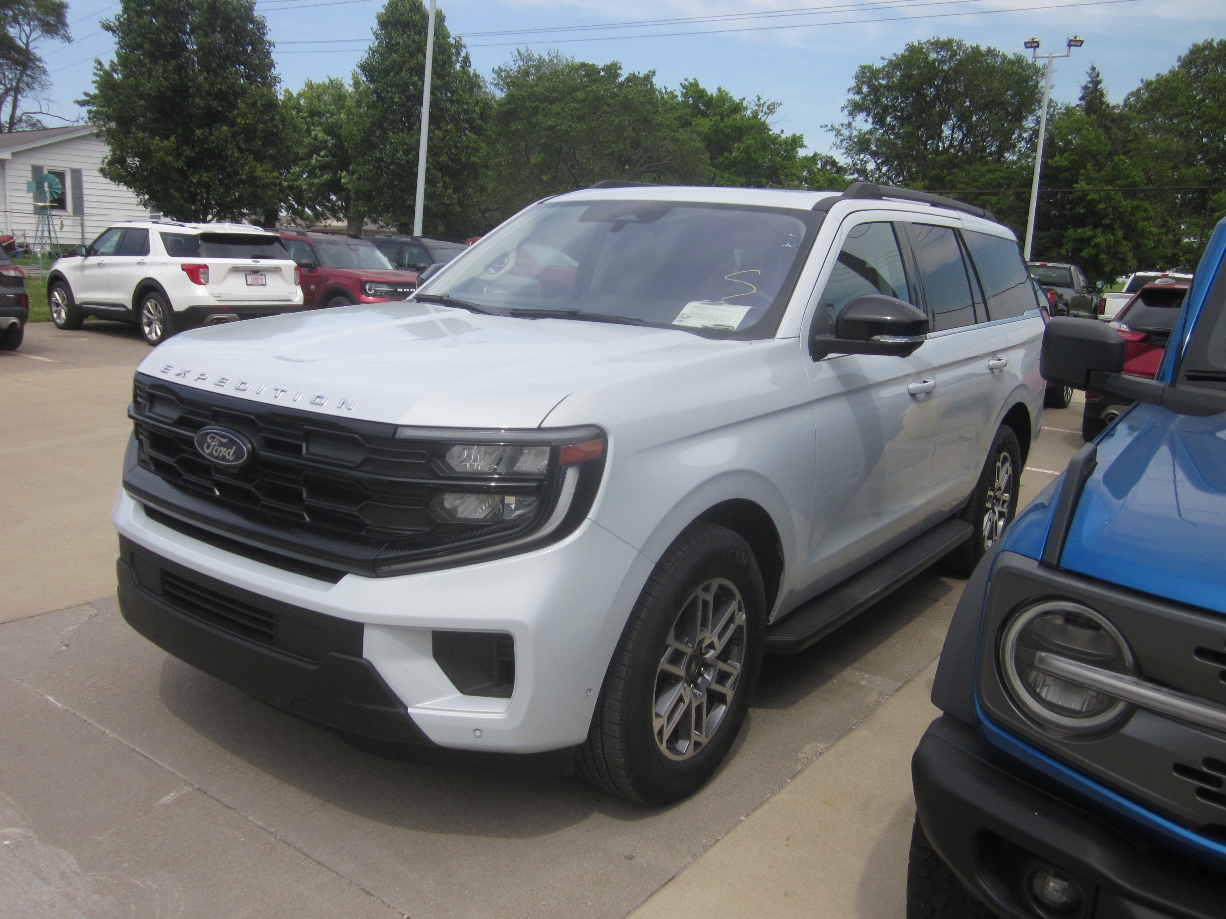 2025 Ford Expedition Active