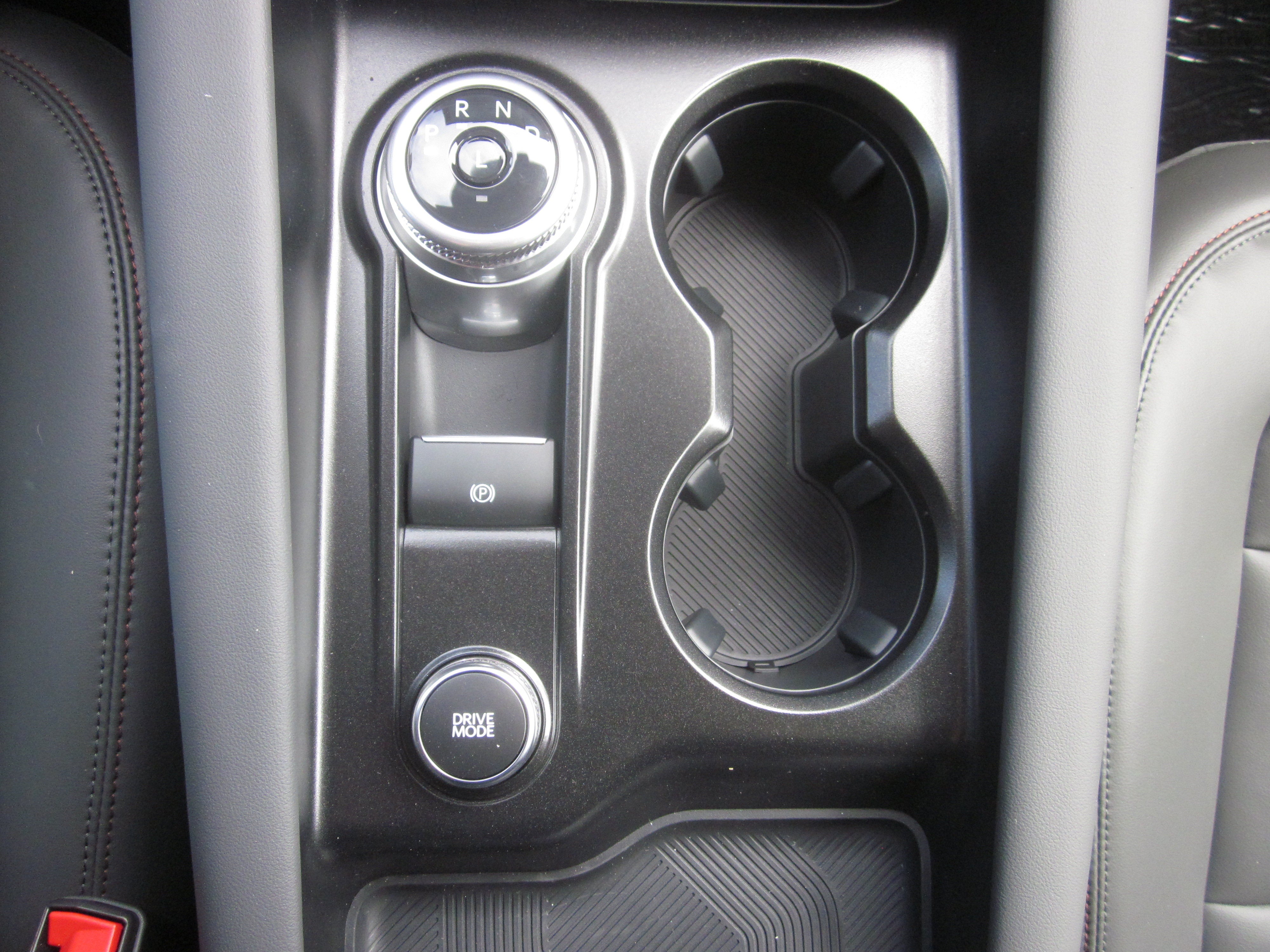 2027 Ford Explorer Active w/200A Pkg