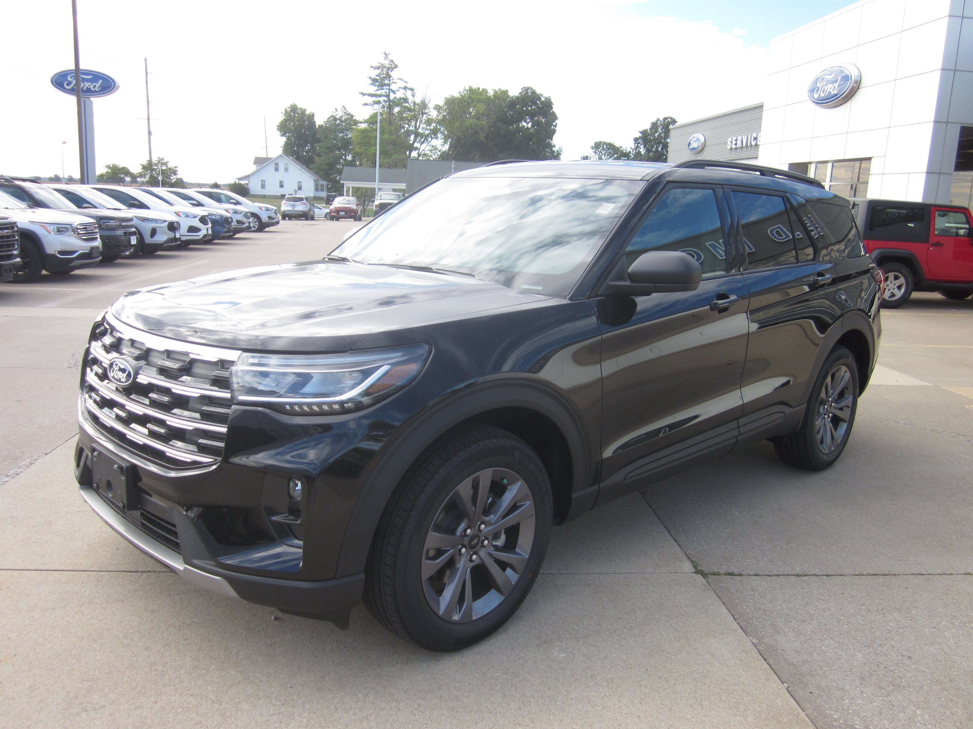 2027 Ford Explorer Active w/200A Pkg