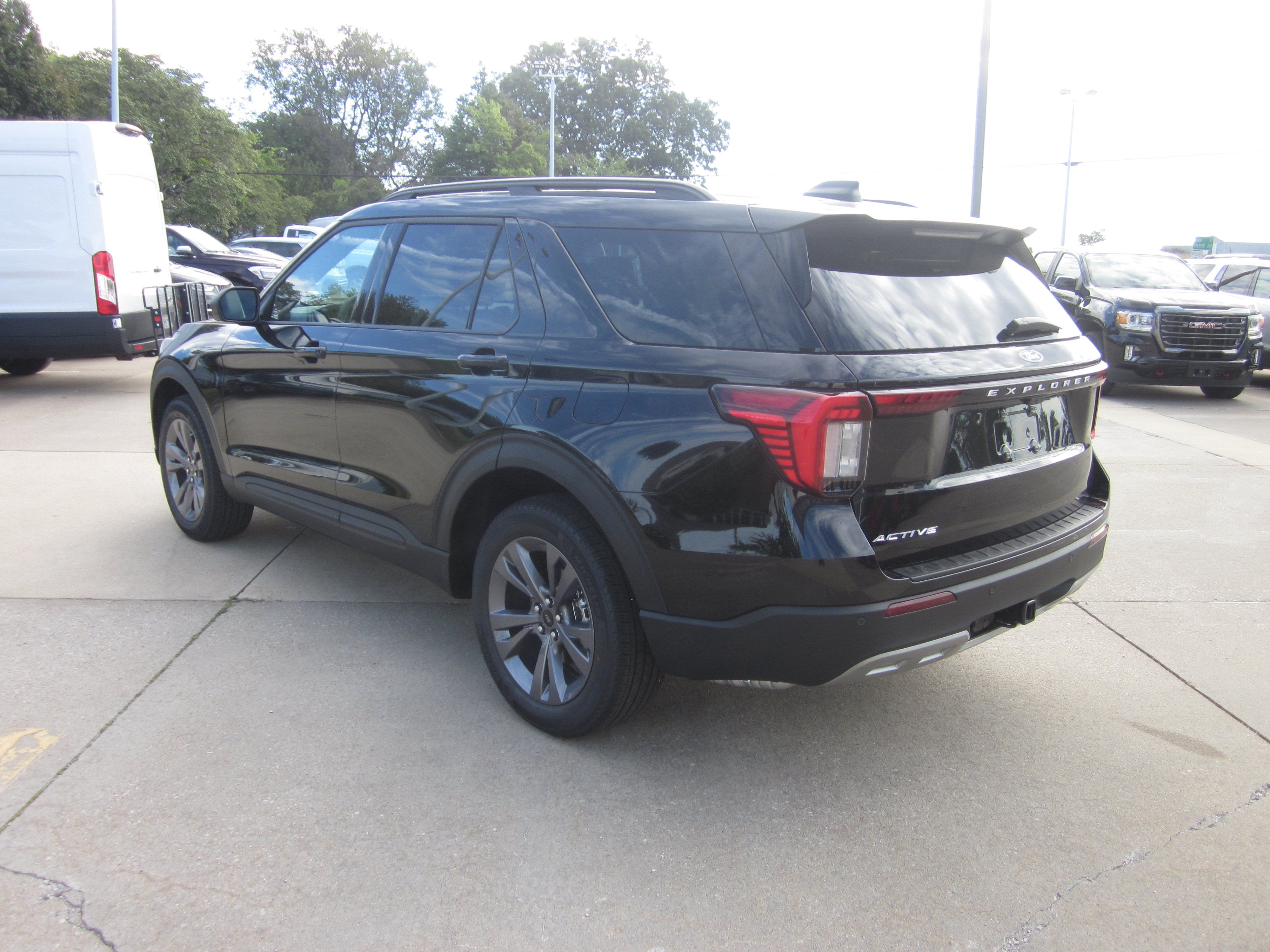 2027 Ford Explorer Active w/200A Pkg