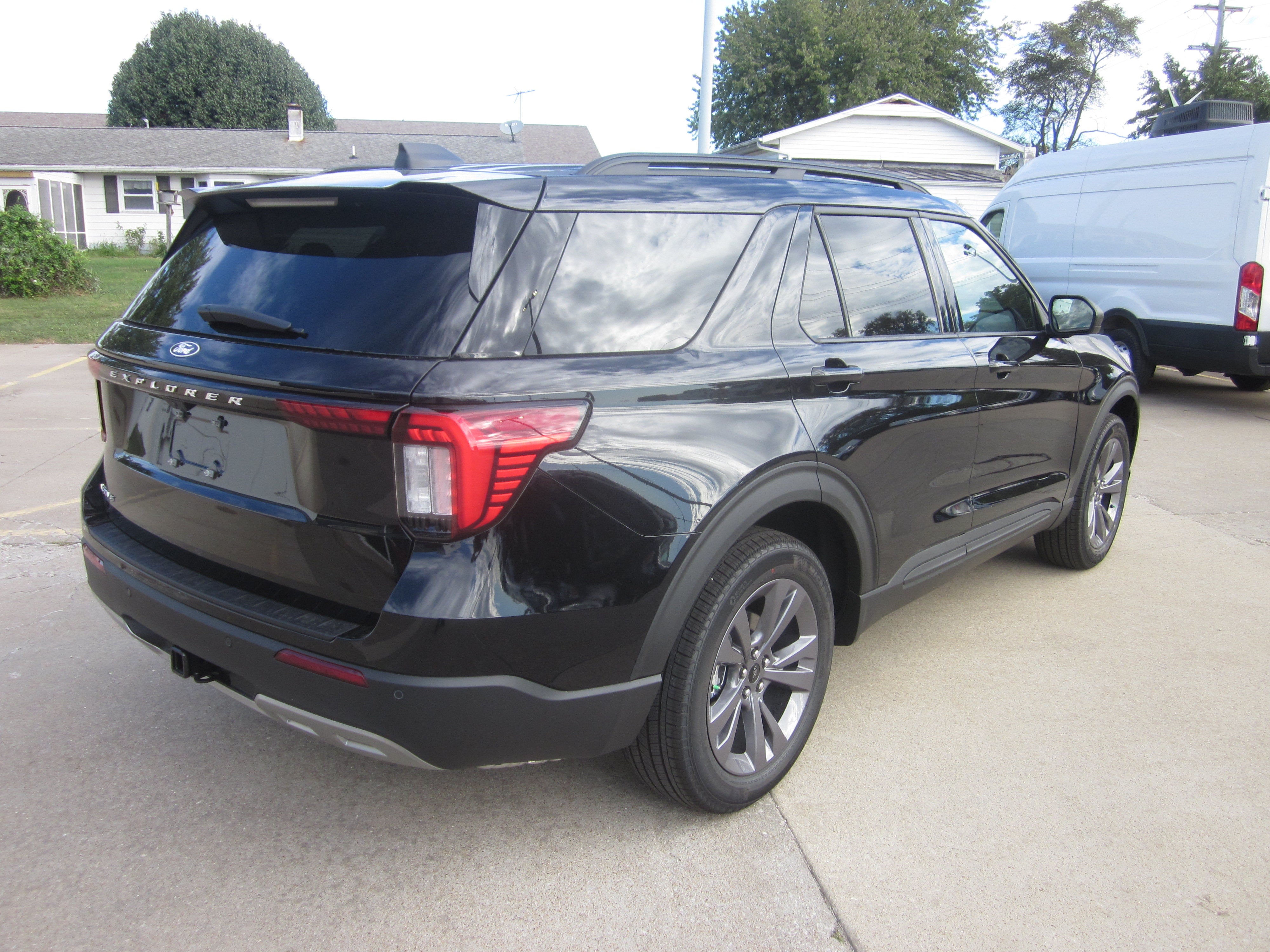 2027 Ford Explorer Active w/200A Pkg