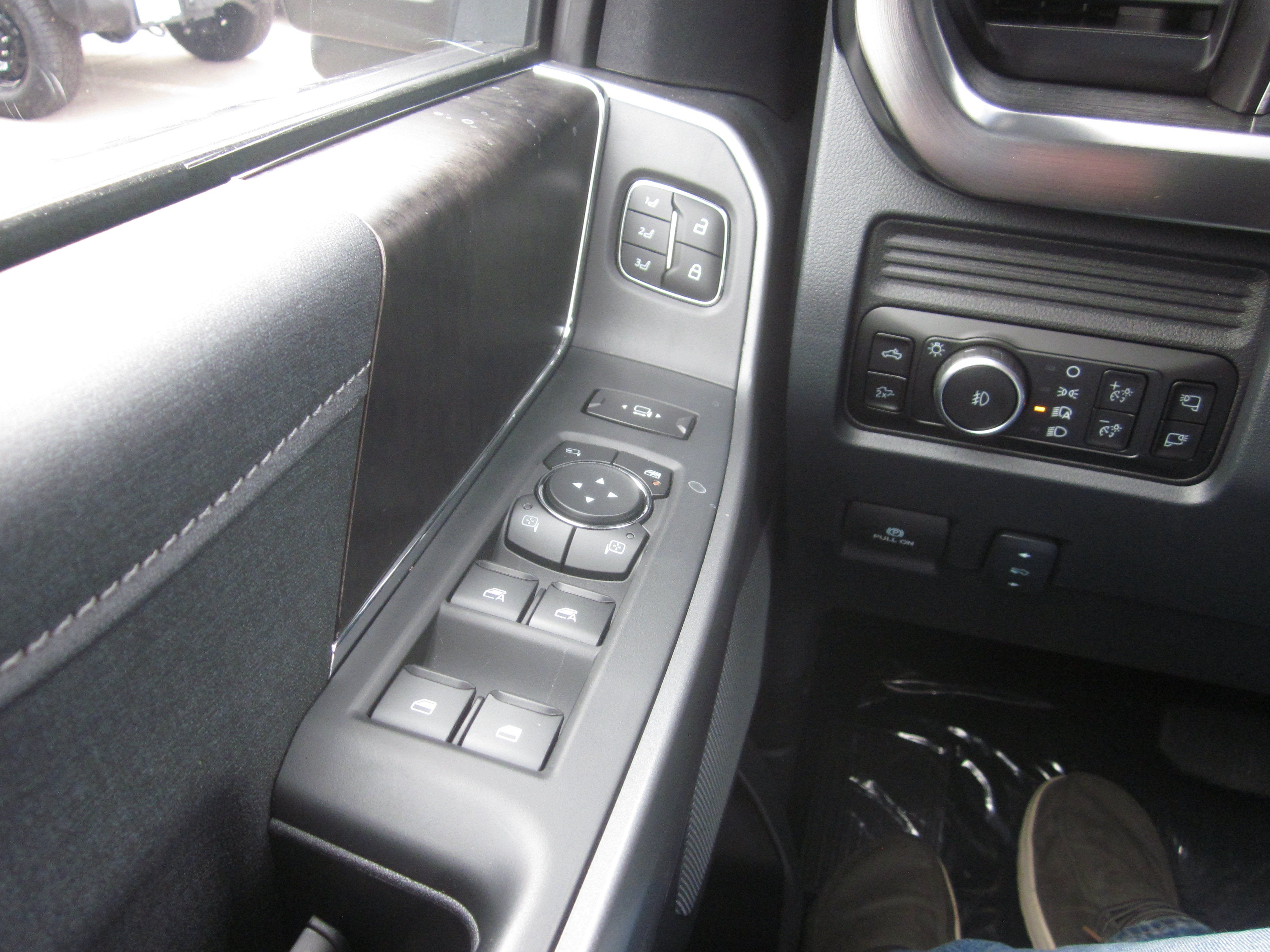 2027 Ford Super Duty F-250 SRW LARIAT