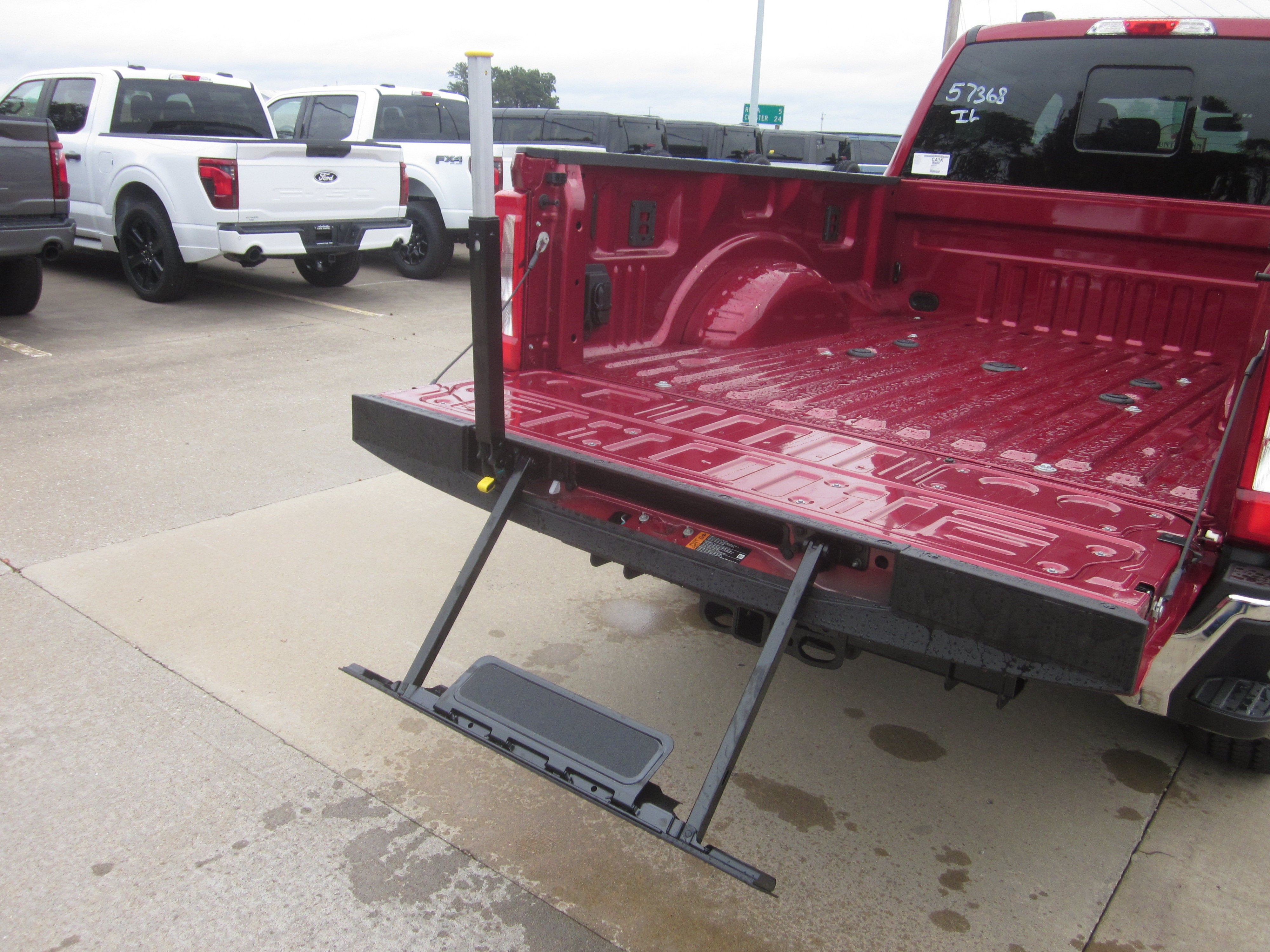 2027 Ford Super Duty F-350 SRW XLT