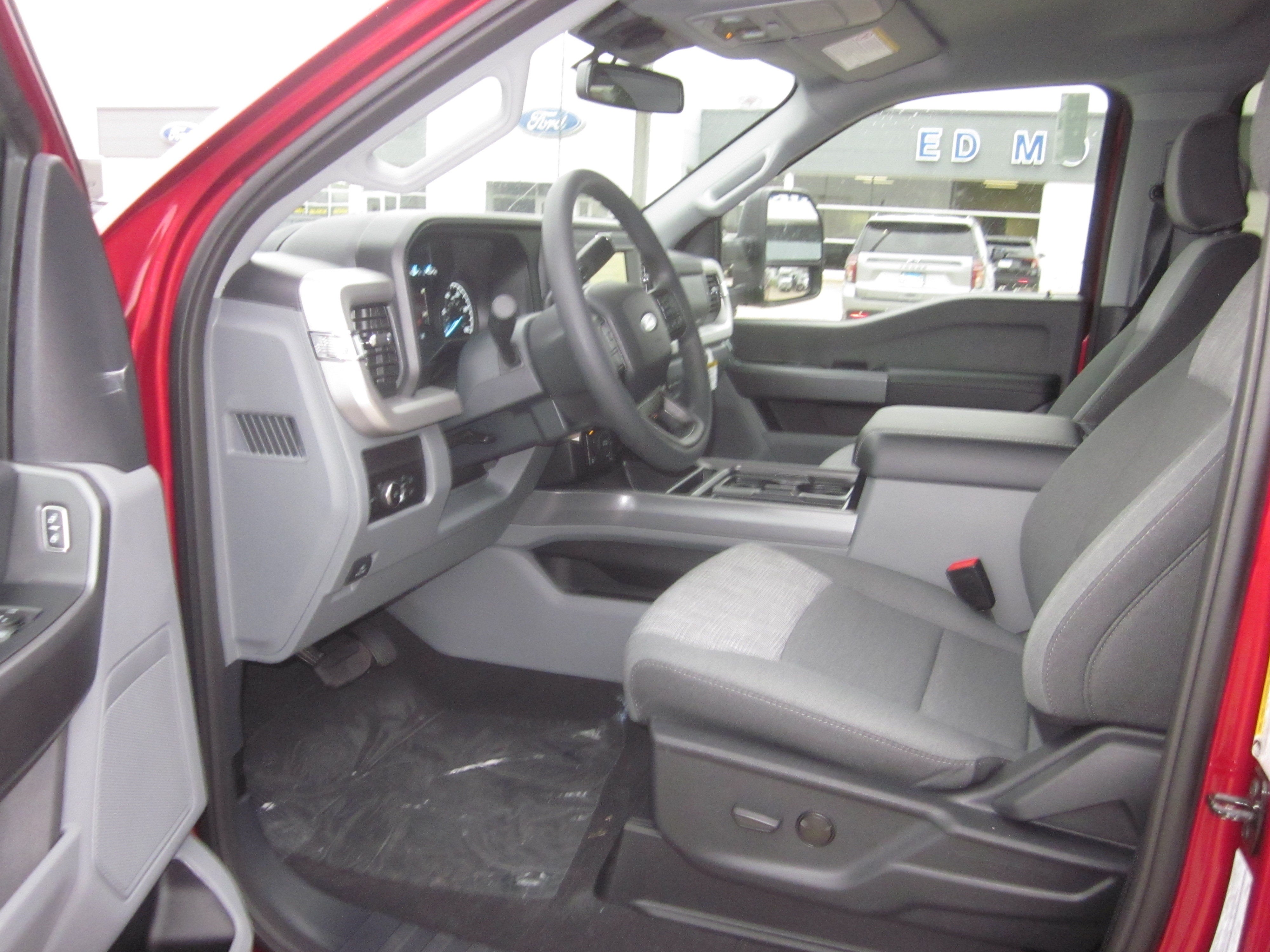 2027 Ford Super Duty F-350 SRW XLT
