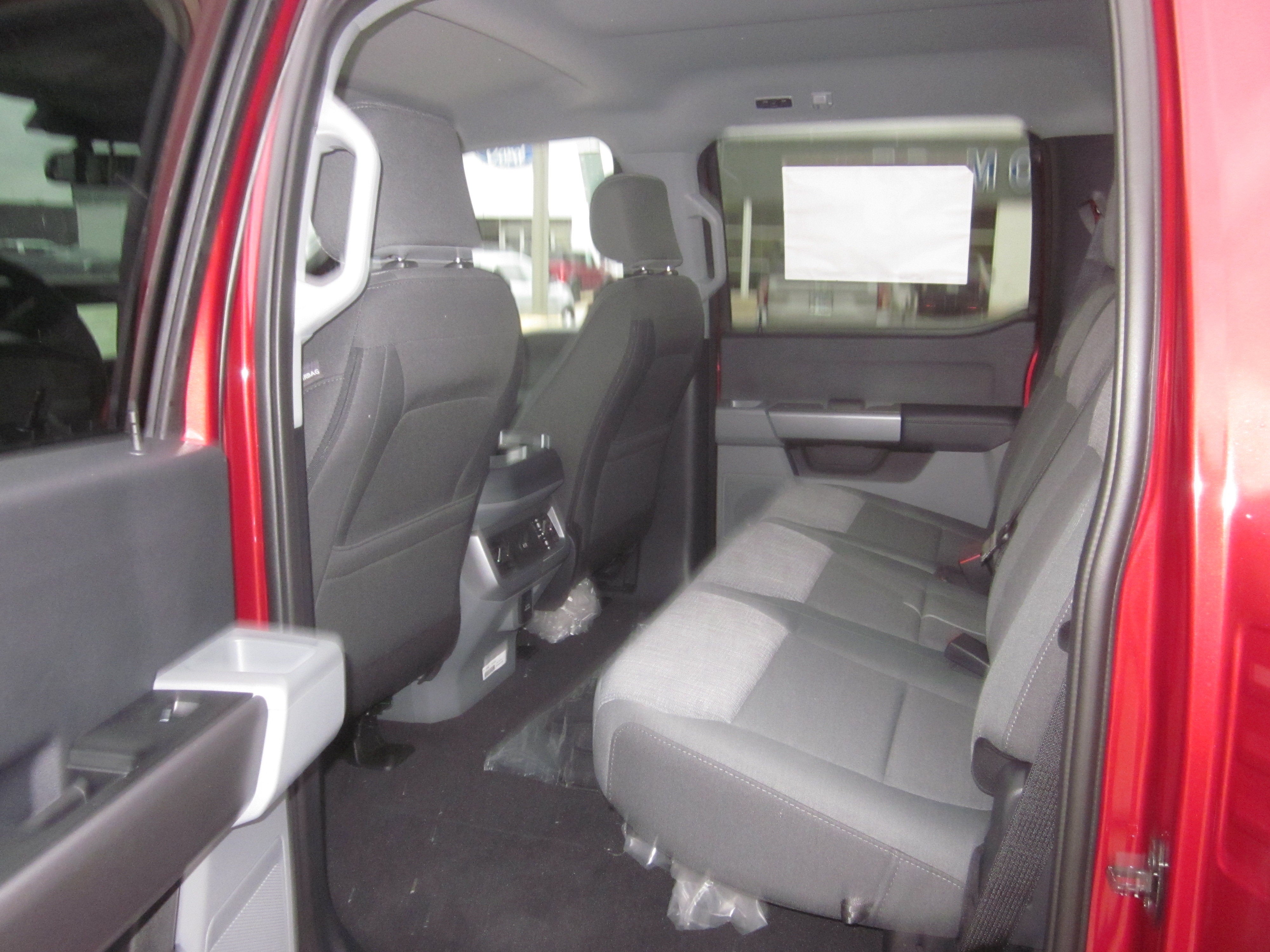 2027 Ford Super Duty F-350 SRW XLT