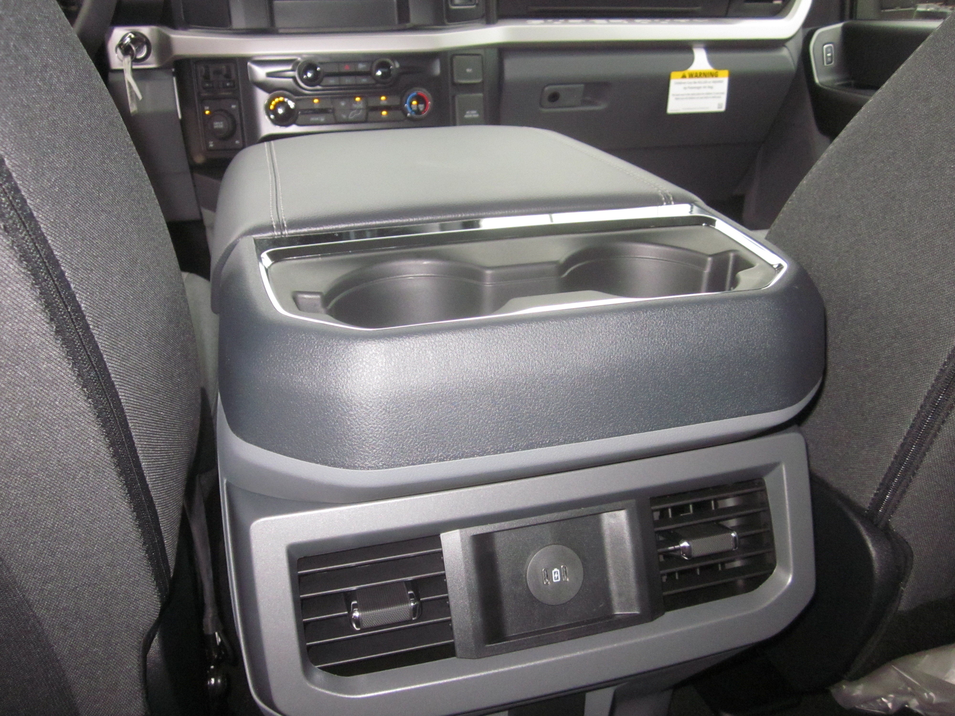 2027 Ford Super Duty F-350 SRW XLT