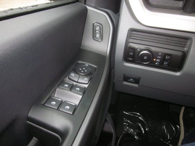 2027 Ford Super Duty F-350 SRW XLT