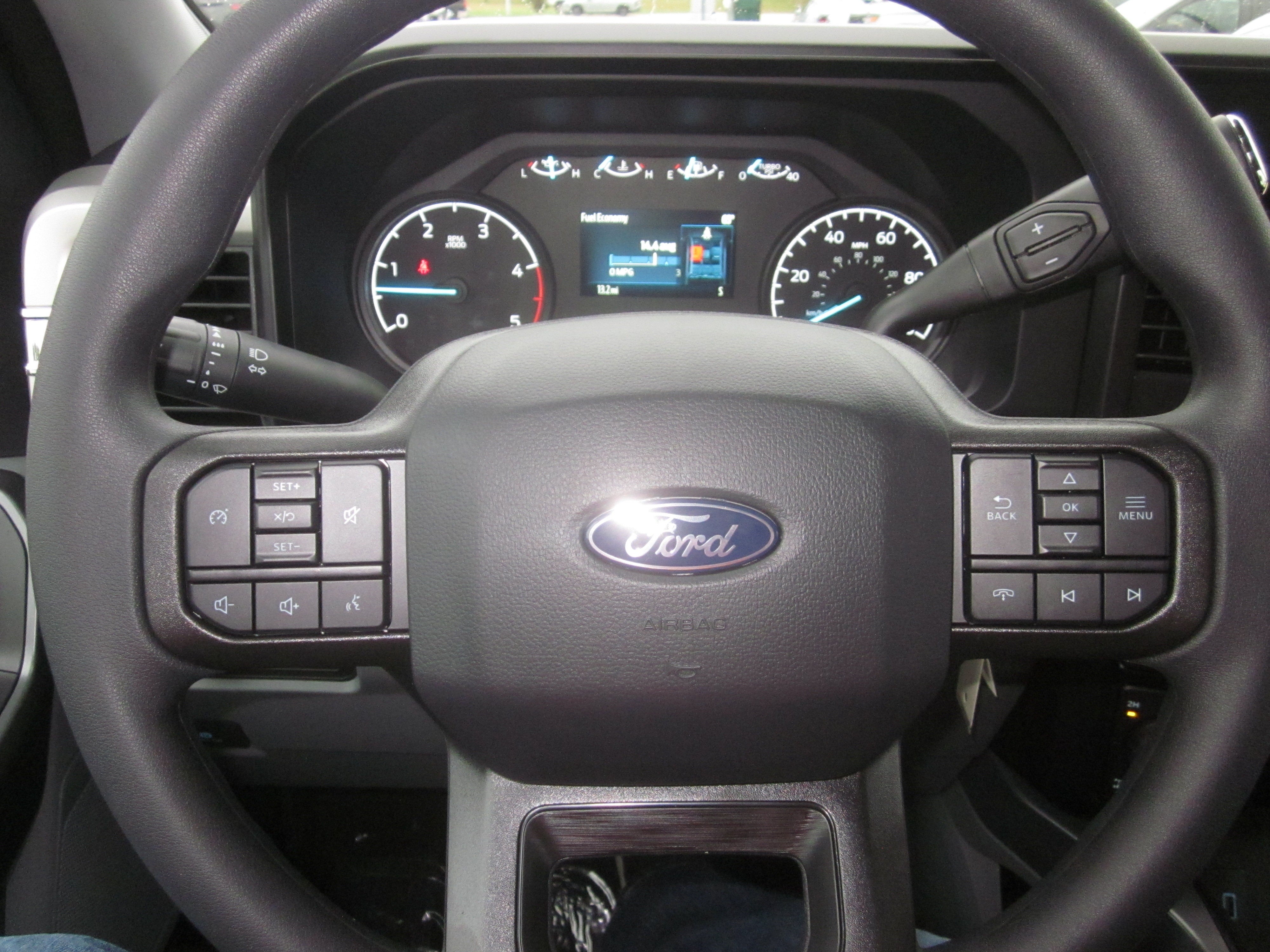 2027 Ford Super Duty F-350 SRW XLT