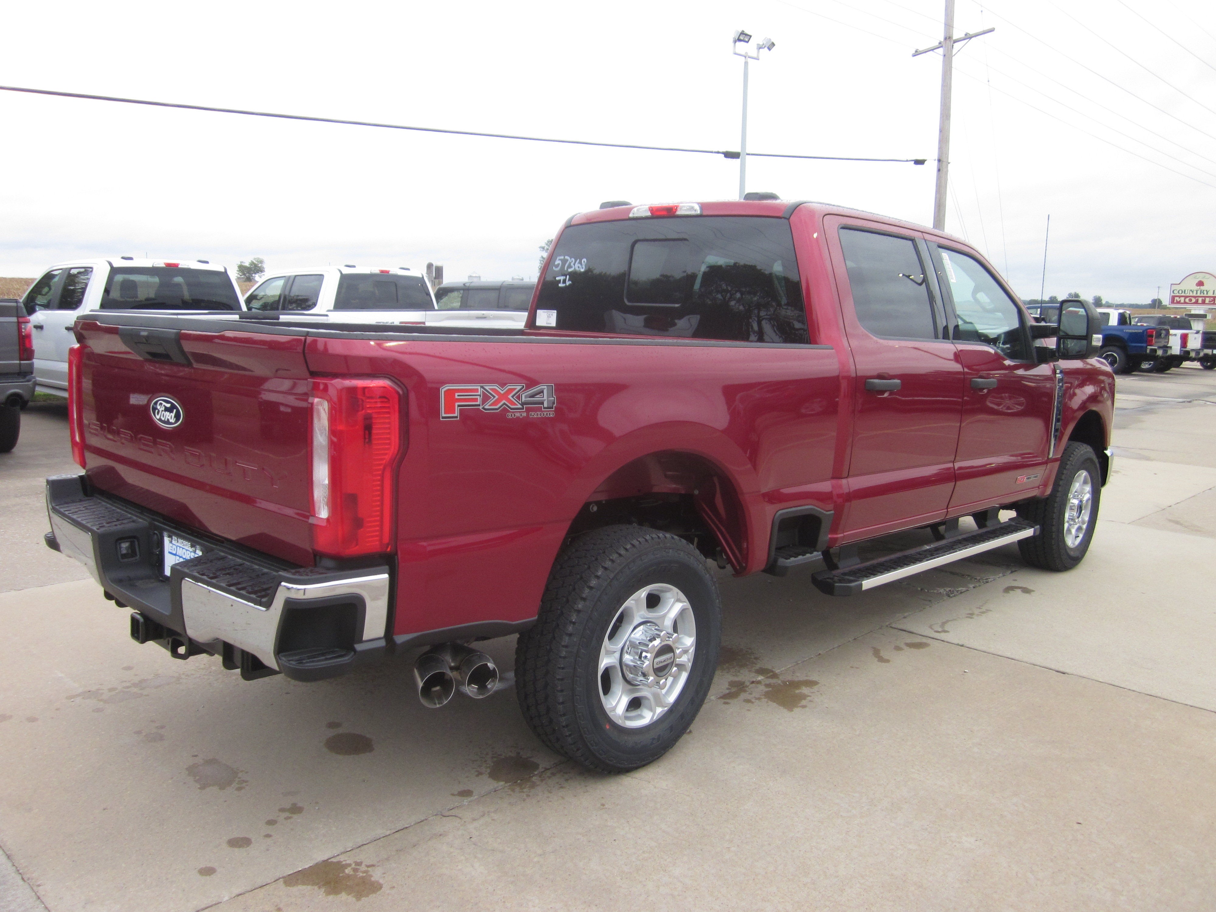 2027 Ford Super Duty F-350 SRW XLT
