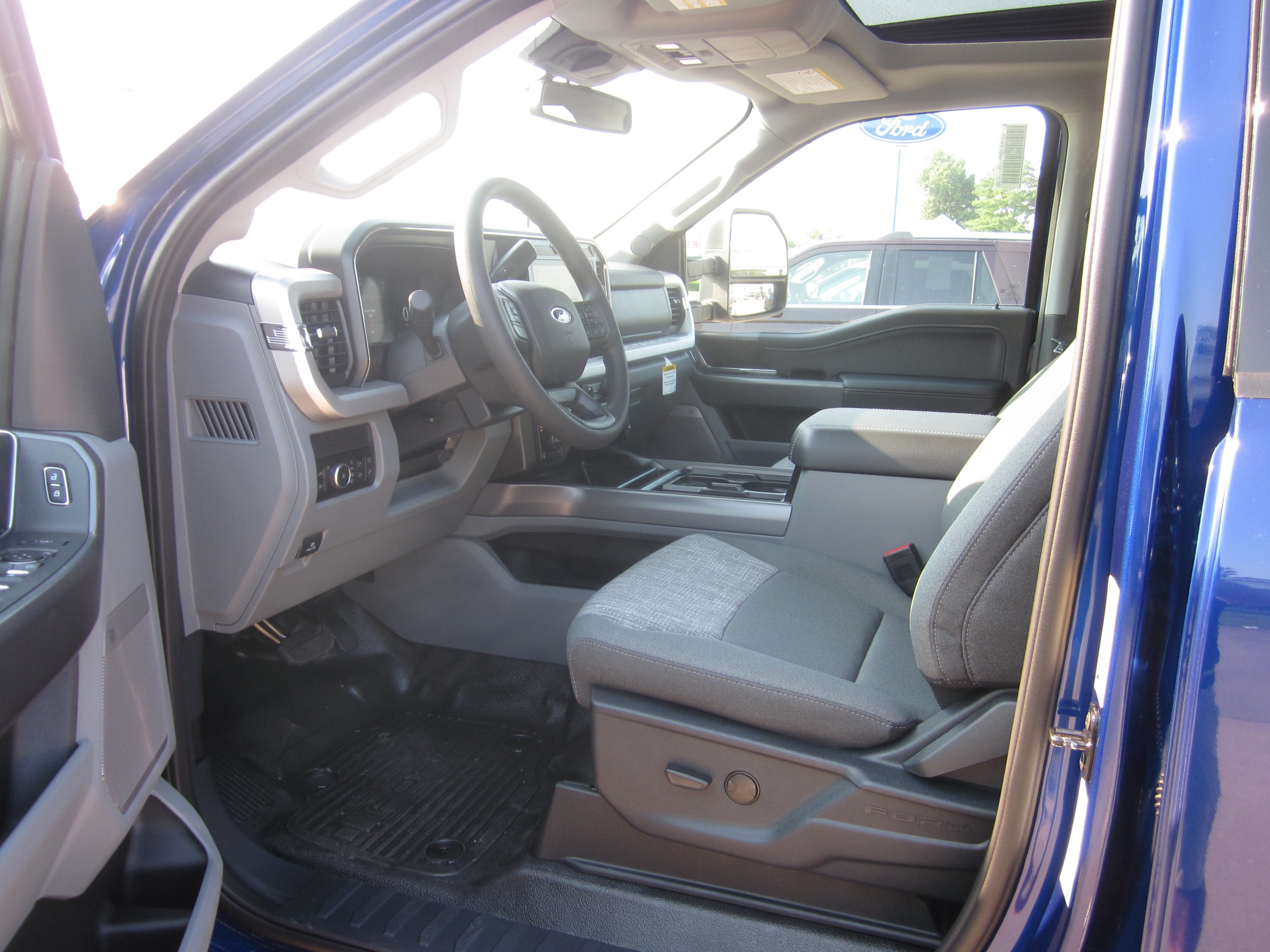 2026 Ford Super Duty F-350 SRW XLT