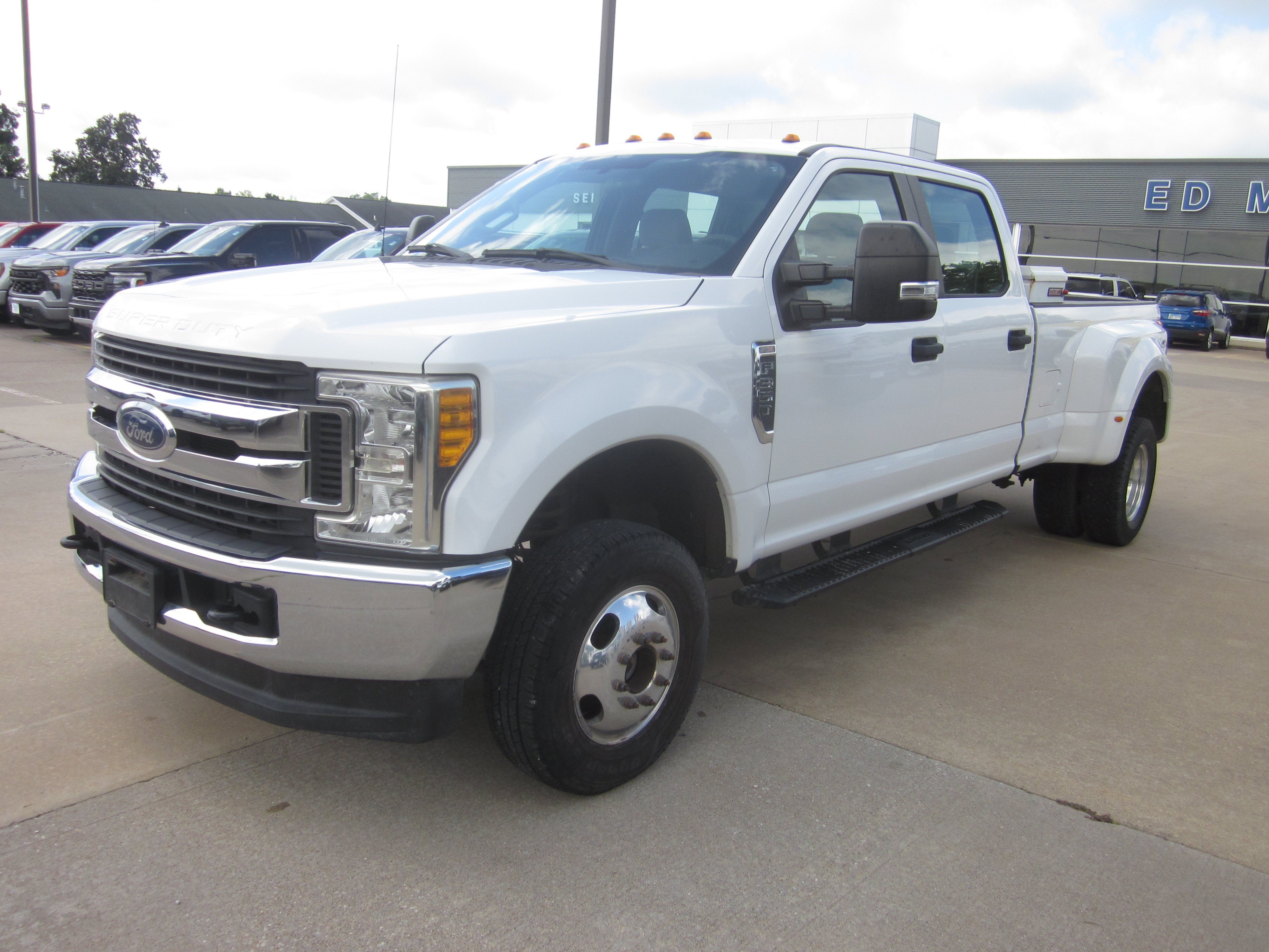 2017 Ford Super Duty F-350 DRW XL