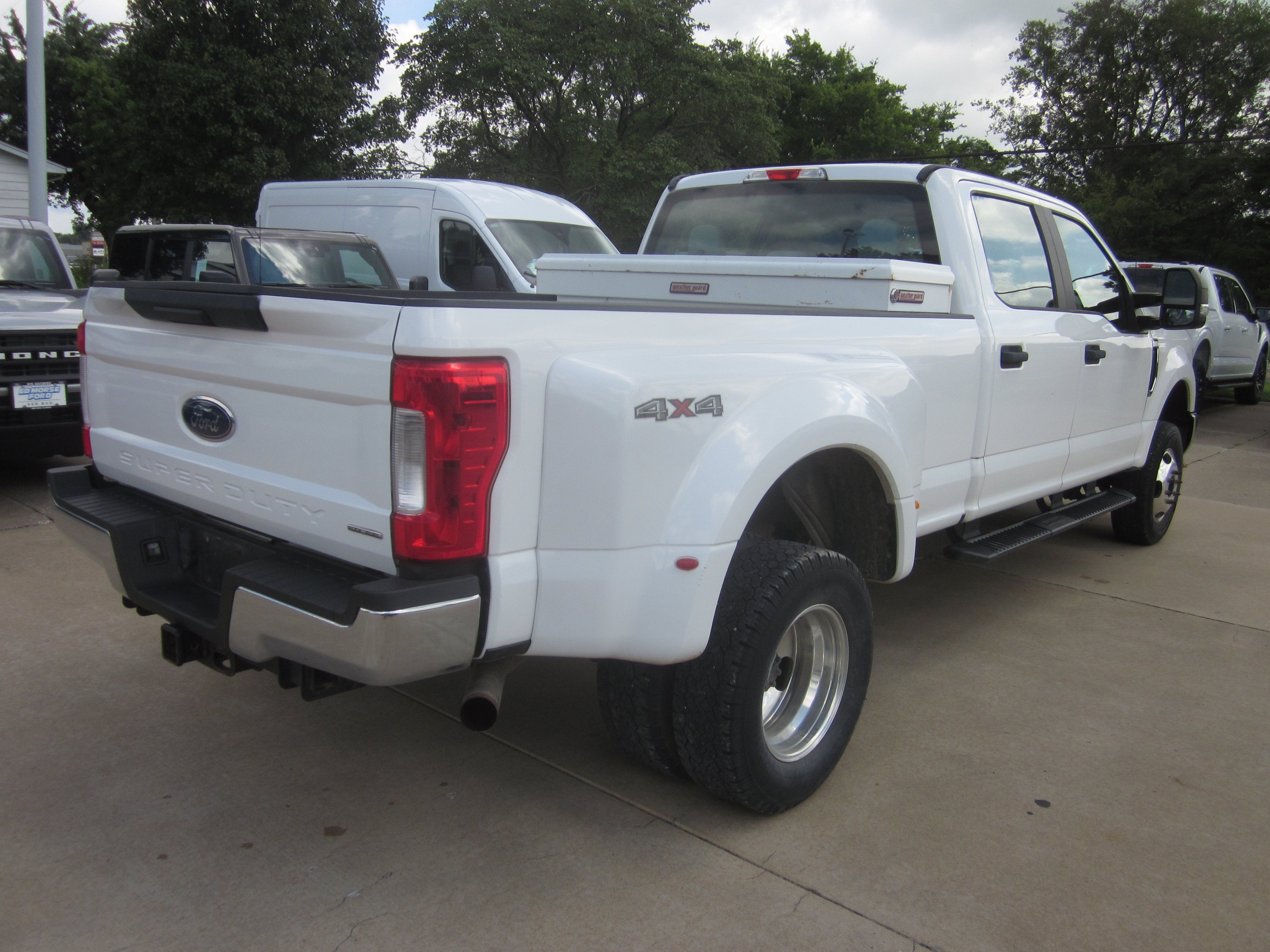 2017 Ford Super Duty F-350 DRW XL