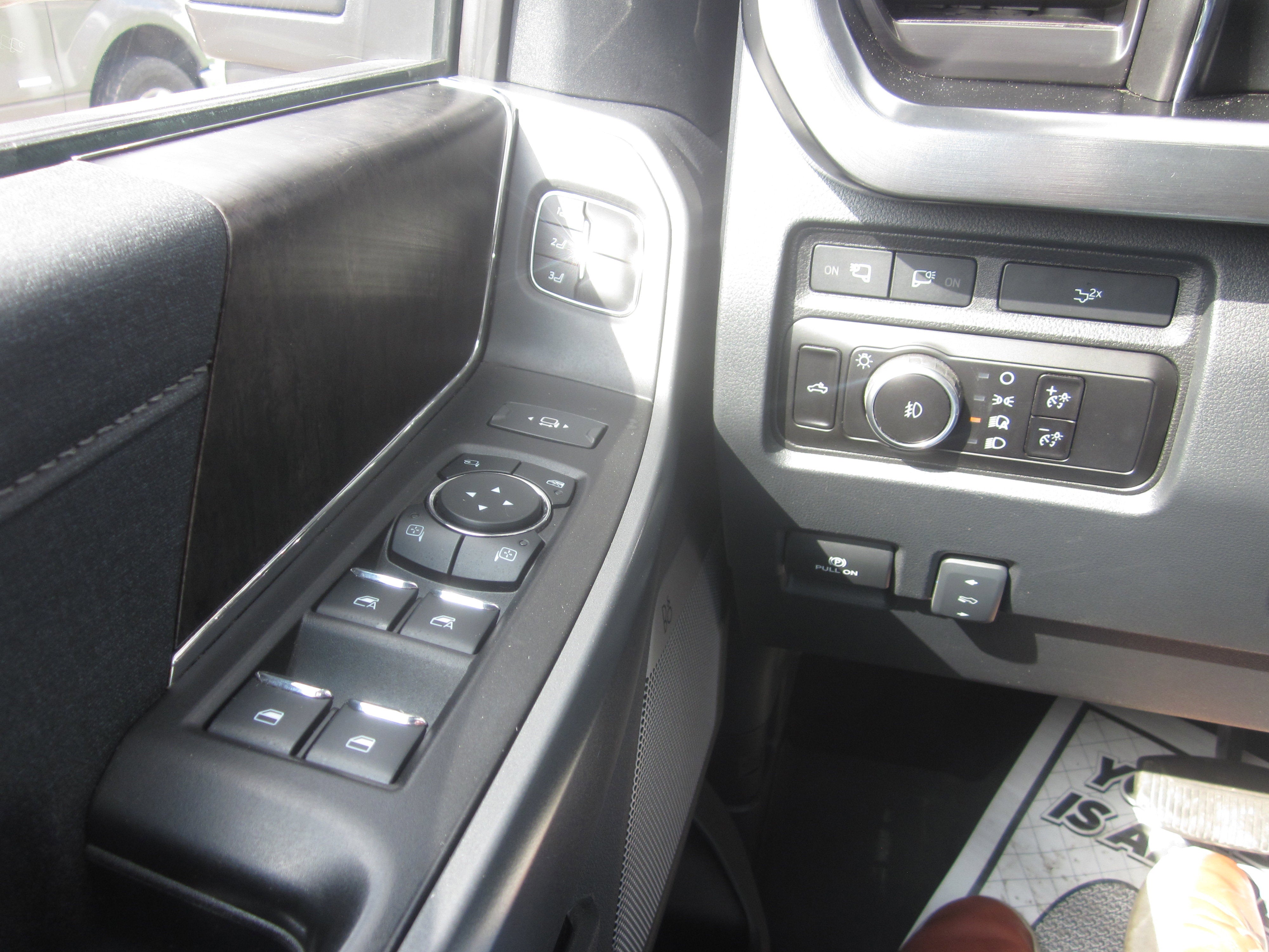 2023 Ford Super Duty F-350 SRW LARIAT