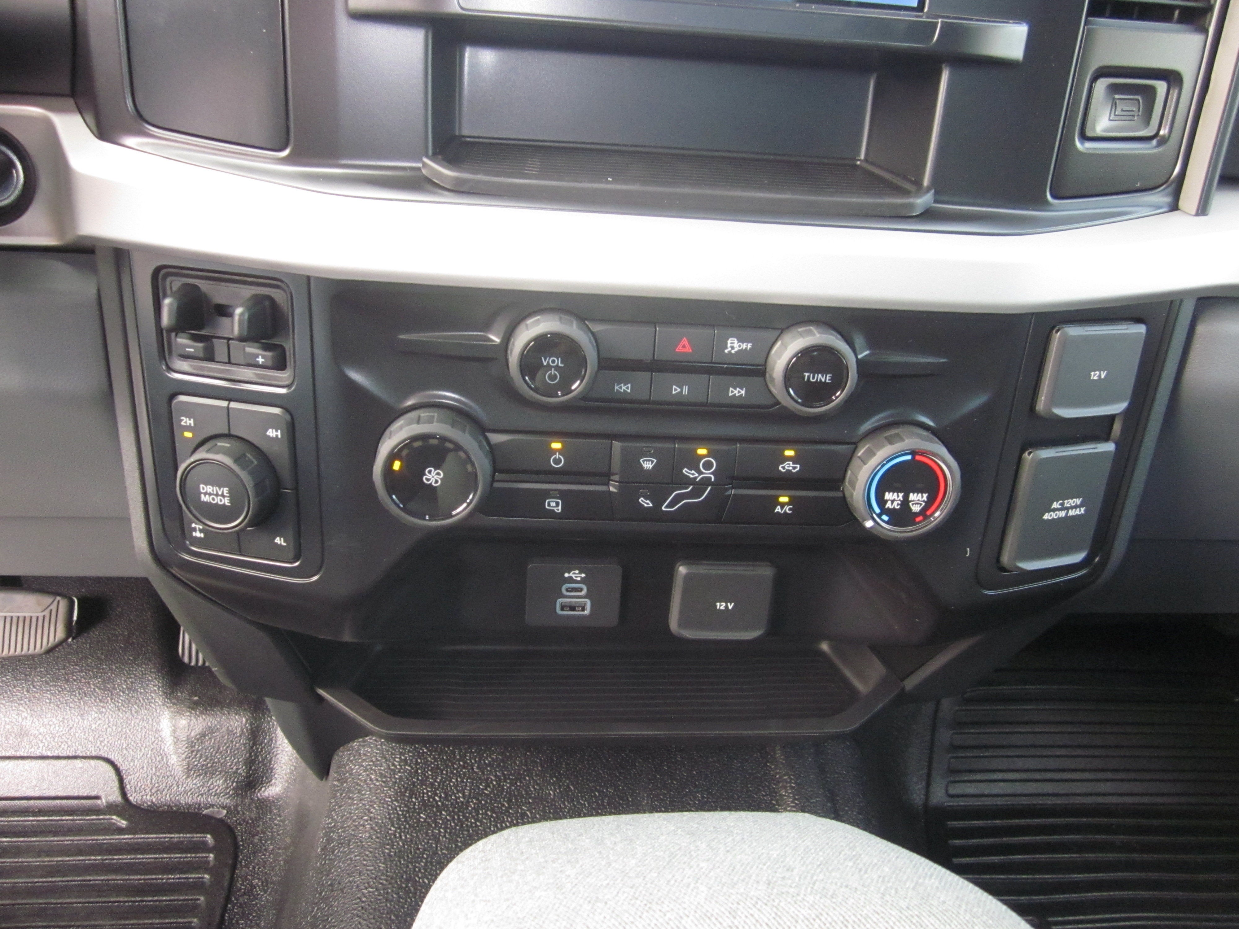 2027 Ford Super Duty F-250 SRW XLT