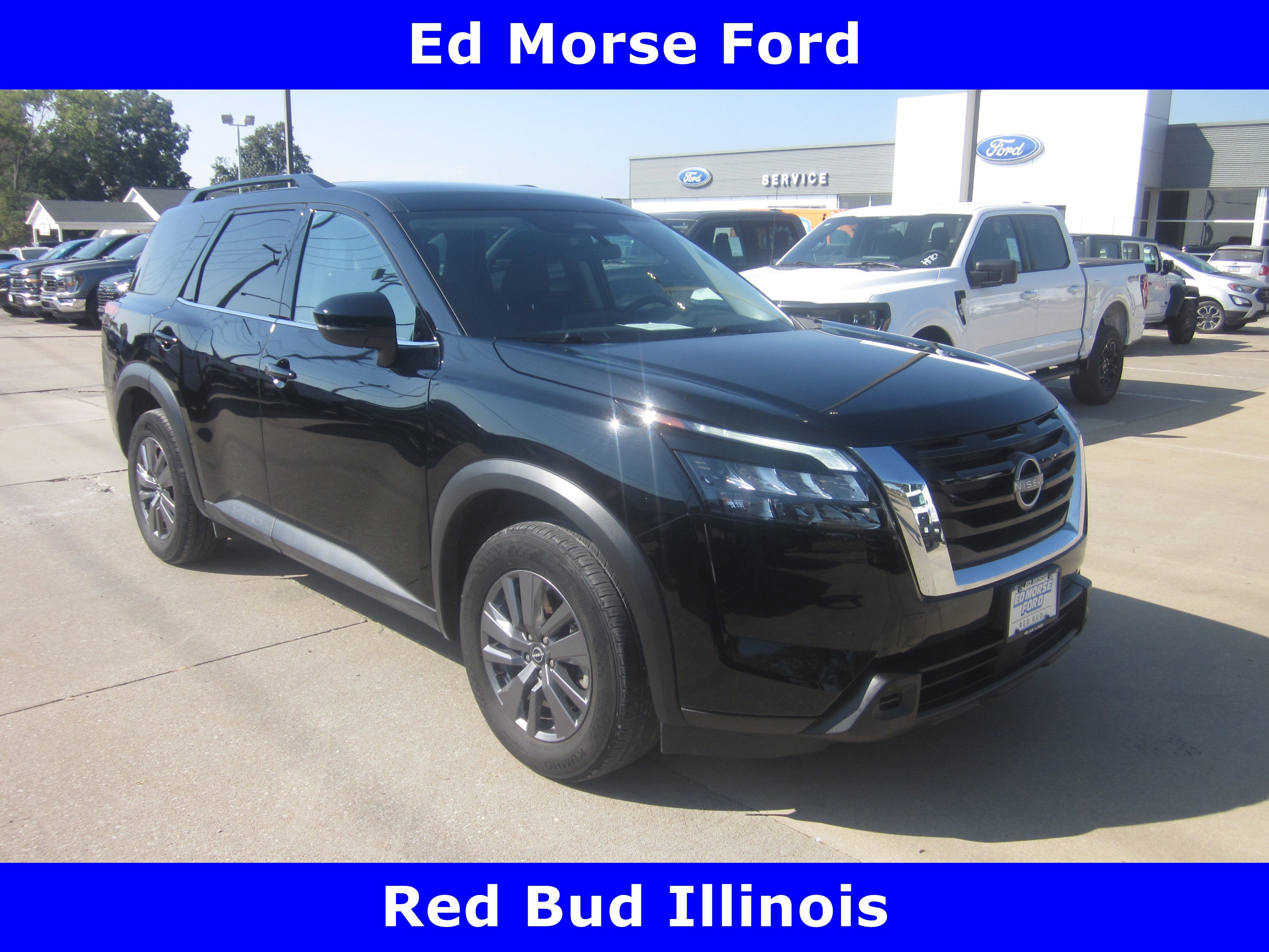 2025 Nissan Pathfinder SV