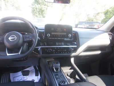 2025 Nissan Pathfinder SV