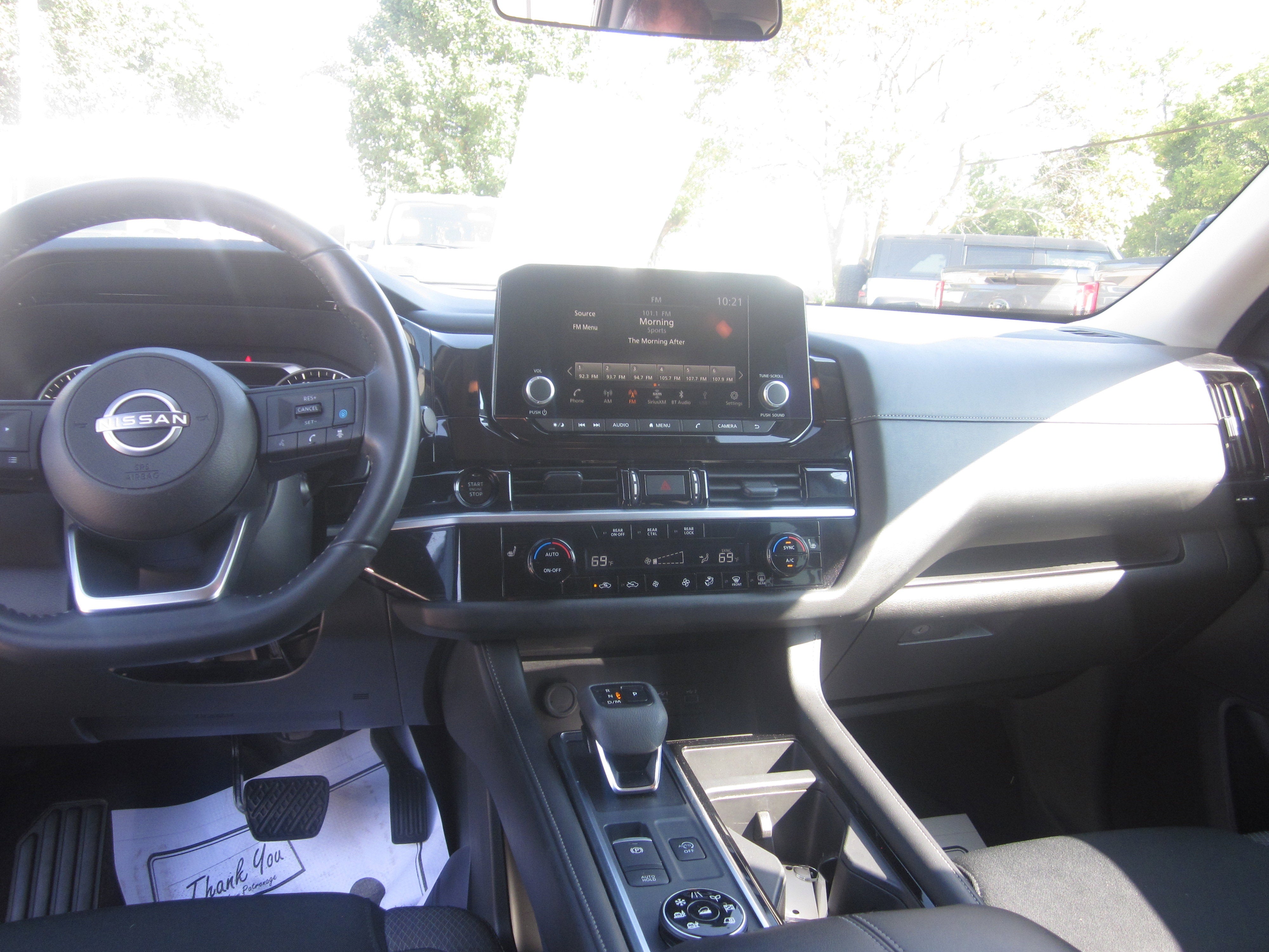 2025 Nissan Pathfinder SV