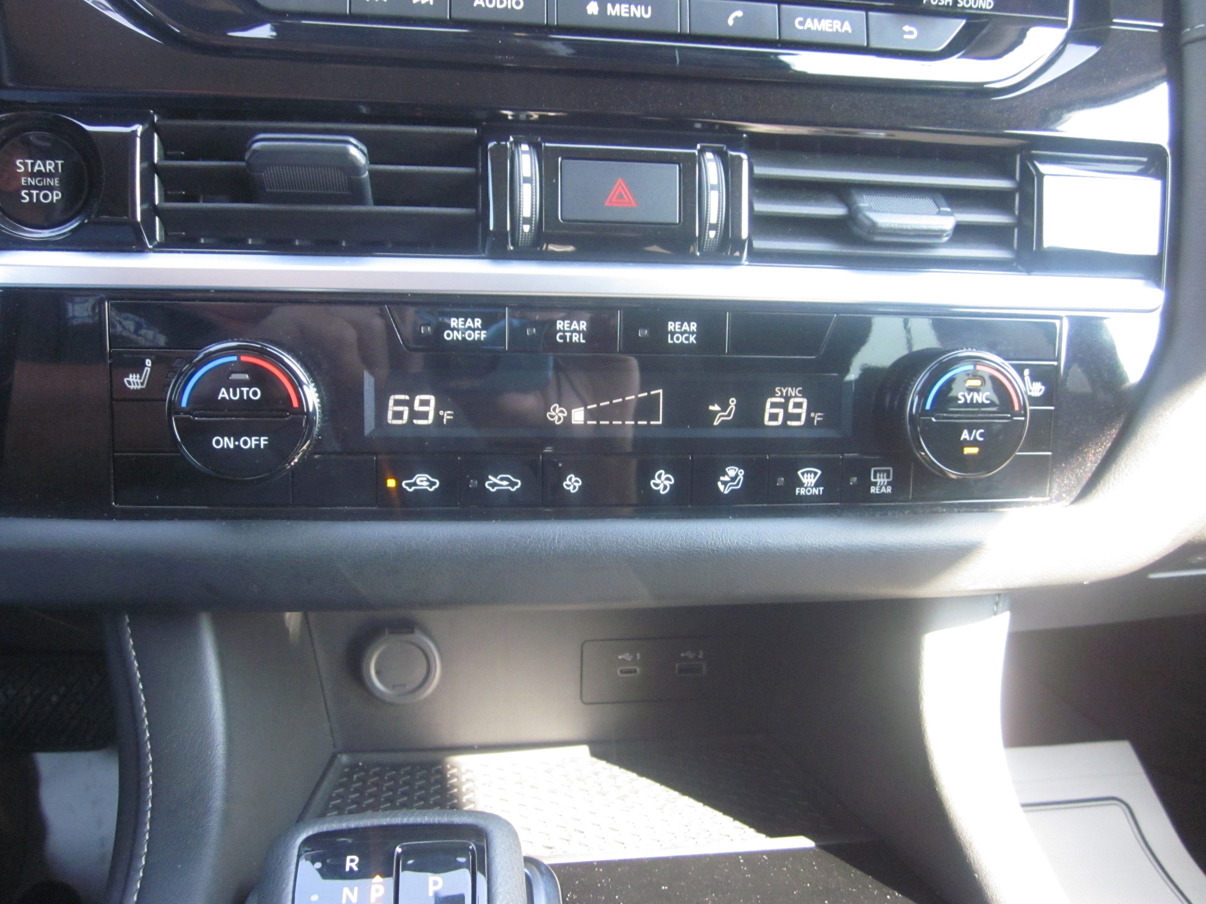 2025 Nissan Pathfinder SV