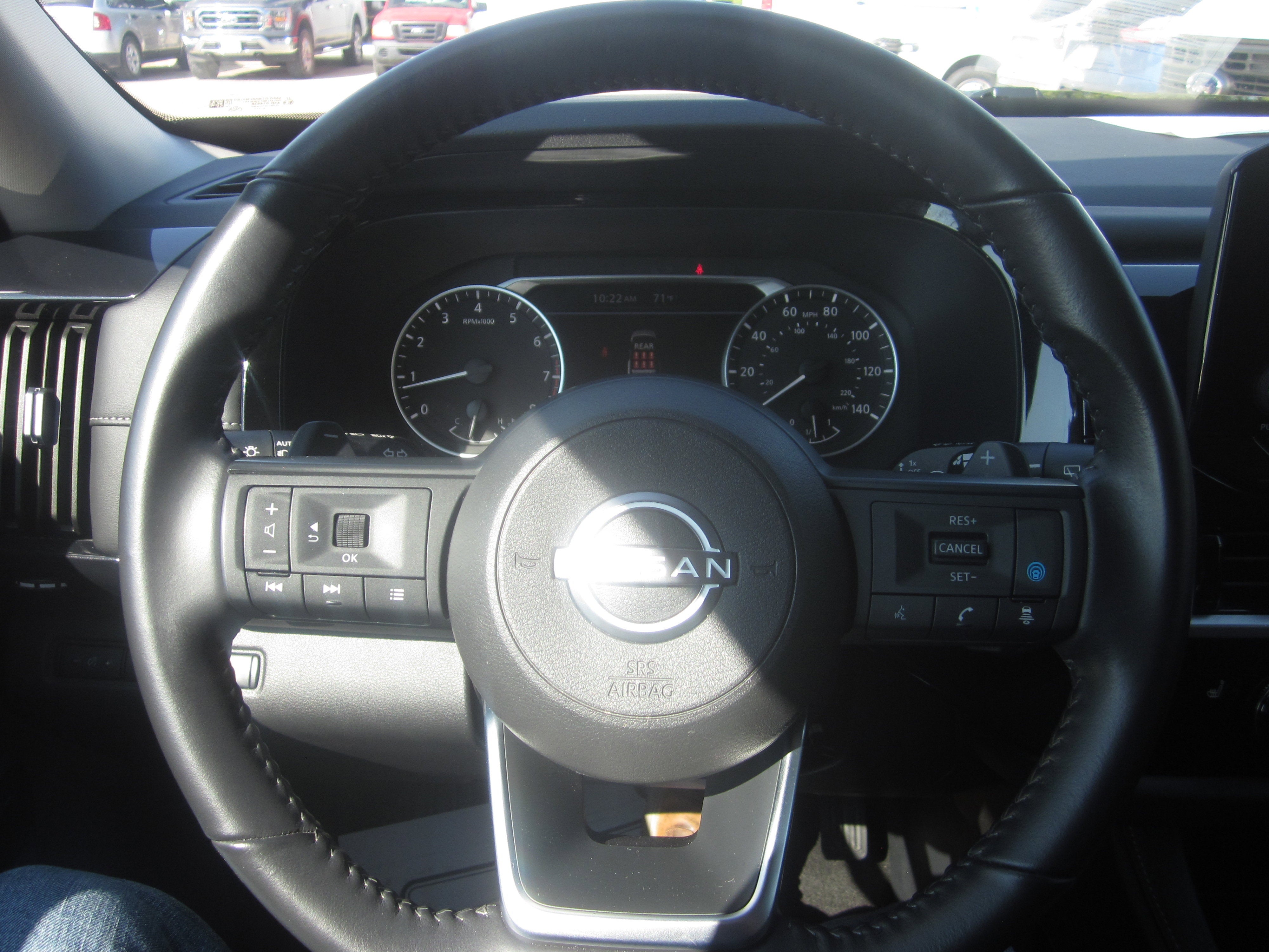 2025 Nissan Pathfinder SV