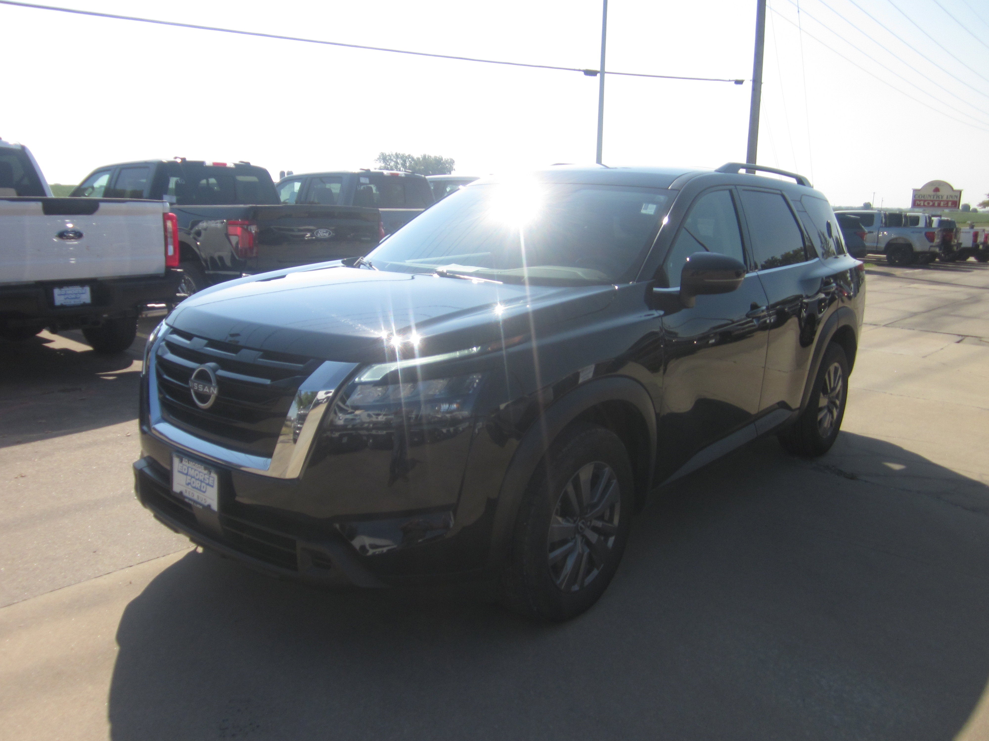 2025 Nissan Pathfinder SV