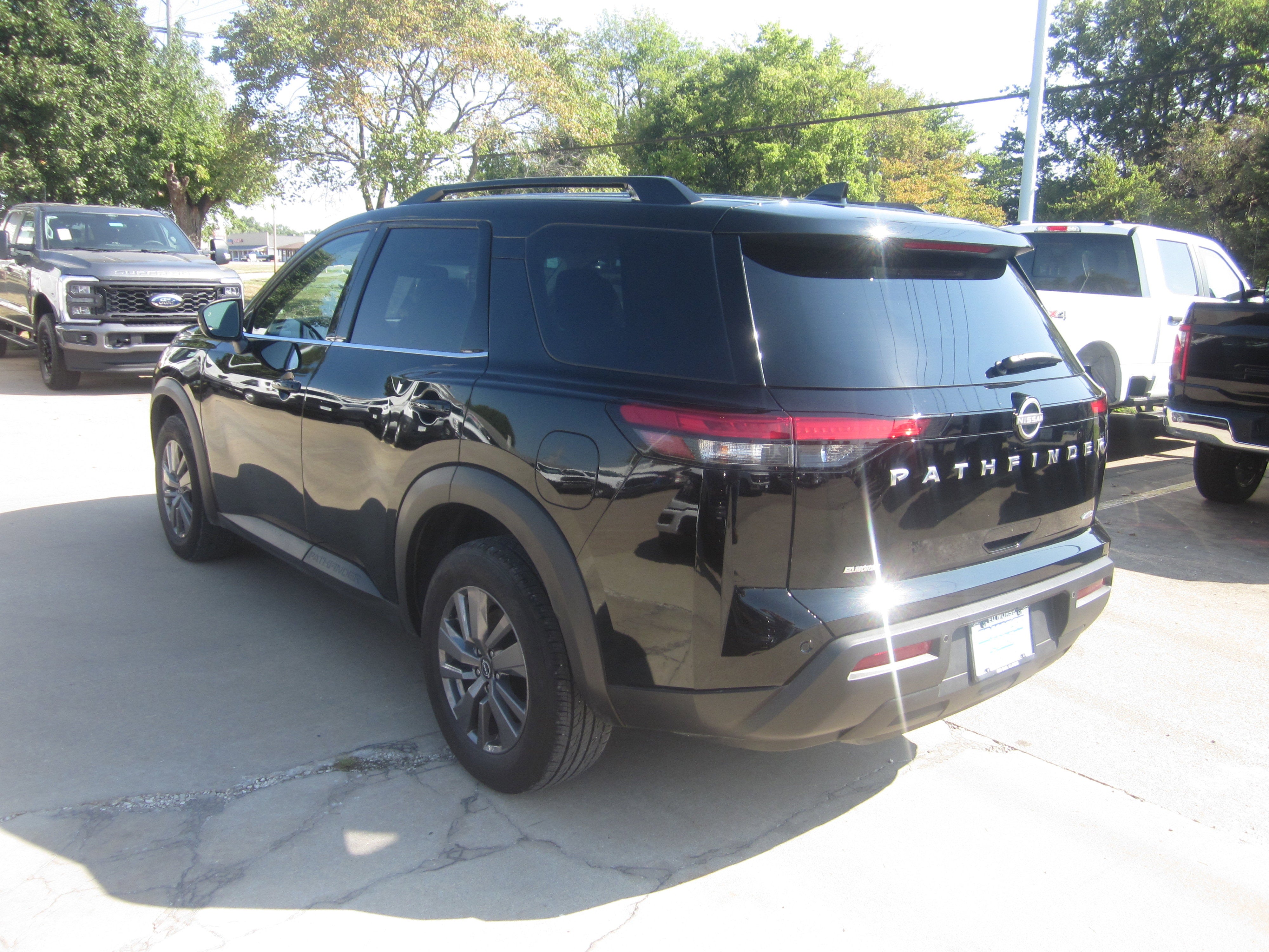 2025 Nissan Pathfinder SV