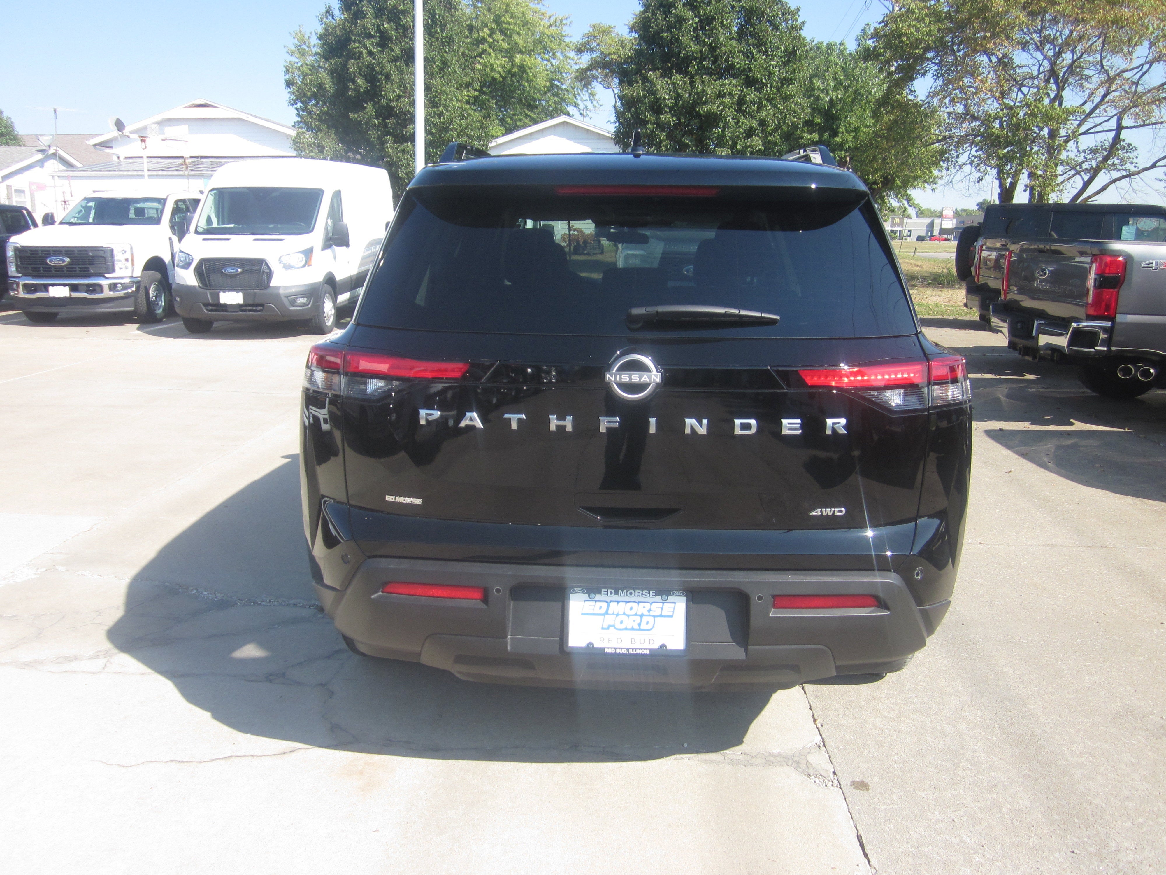 2025 Nissan Pathfinder SV